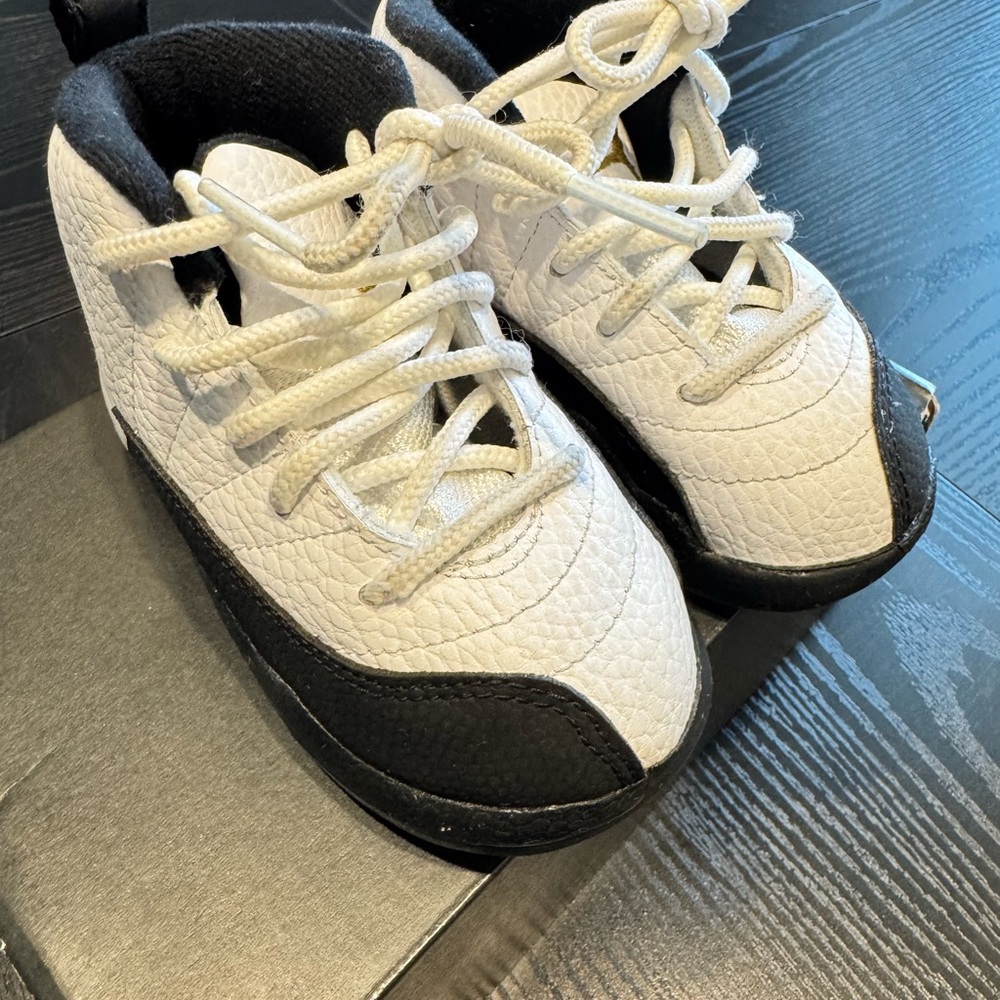 Jordan White and Black Sneakers Classic Athletic Design